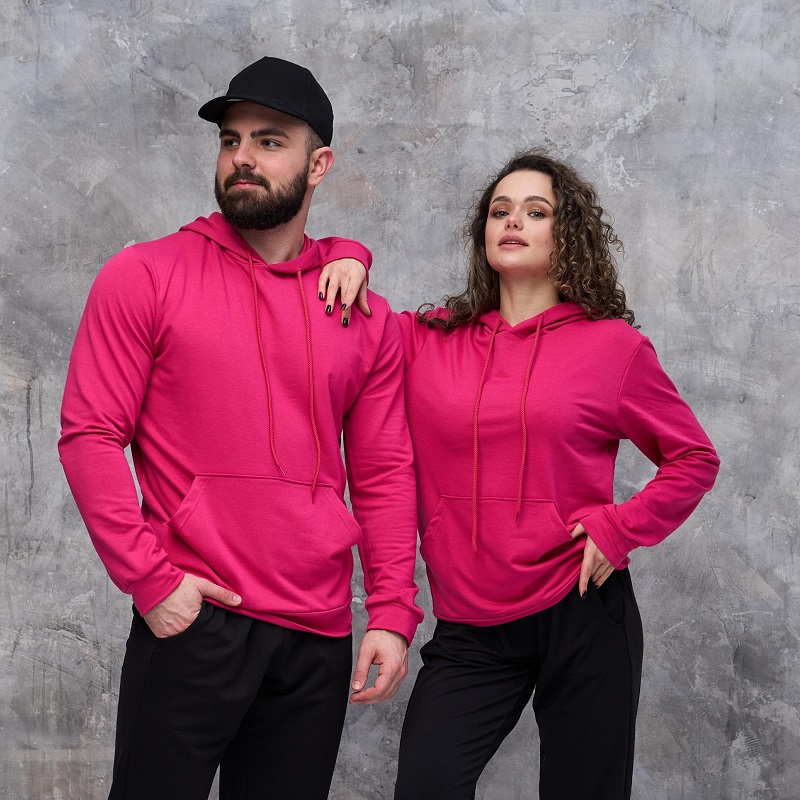 худі малинового кольору